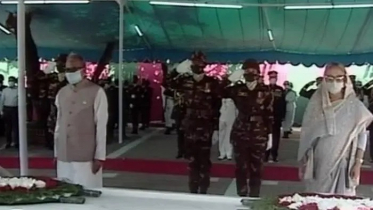 বঙ্গবন্ধুর সমাধিতে রাষ্ট্রপতি ও প্রধানমন্ত্রীর শ্রদ্ধা