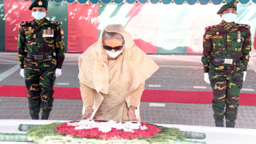 বঙ্গবন্ধুর সমাধিতে প্রধানমন্ত্রীর শ্রদ্ধা