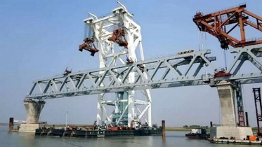 পদ্মা সেতুর ৩৮তম স্প্যান বসানো শুরু 