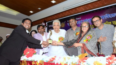 বায়োস্কোপ স্টার অ্যাওয়ার্ড পেলেন একুশে টিভির শফিকুল ইসলাম