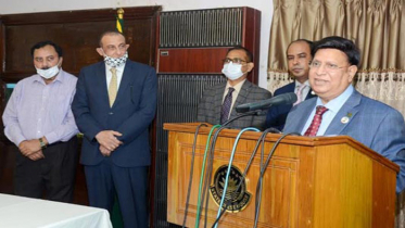 ঔষধ শিল্প সমিতির চিকিৎসা সামগ্রী গ্রহণ করলেন পররাষ্ট্রমন্ত্রী
