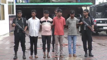 চকরিয়া চিংড়ি ঘেরে অভিযান চালিয়ে অস্ত্রধারী ৪ জনকে গ্রেপ্তার