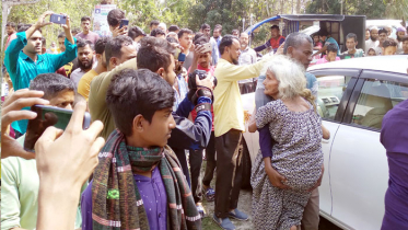 ১৪ বছর পর বাড়ি ফিরলেন ভারসাম্যহীন বৃদ্ধা রাবেয়া