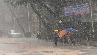 দেশের কিছু অঞ্চলে ভারী বর্ষণের আভাস