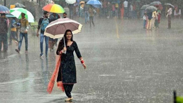 রাজধানীতে সকালে গুঁড়ি গুঁড়ি বৃষ্টি, ১৩ জেলায় ঝড়ের আভাস