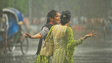 ভ্যাপসা গরমে স্বস্তির বৃষ্টি