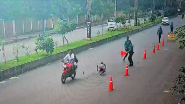 সিগন্যাল অমান্য করে মোটরসাইকেলের ধাক্কা, ২ পুলিশ সদস্য আহত সিগন্যাল অমান্য করে মোটরসাইকেলের ধাক্কা, ২ পুলিশ সদস্য আহত