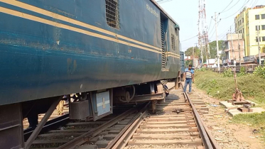 রাজবাড়ীতে মালবাহী ট্রেন লাইনচ্যুত, রেল যোগাযোগ বন্ধ