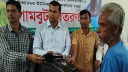 রাজবাড়ীতে রাসেল ভাইপার আতঙ্ক, কৃষকদের মাঝে গামবুট বিতরণ