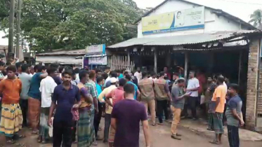 গুদাম থেকে বেরিয়ে এল লাখো লিটার তেল