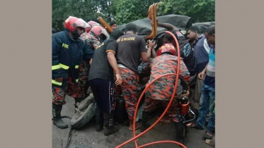 রাজশাহীতে ট্রাকের পিছনে মাহিন্দ্রার ধাক্কা, নিহত ২