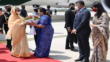 নয়াদিল্লিতে শেখ হাসিনাকে লাল গালিচা অভ্যর্থনা