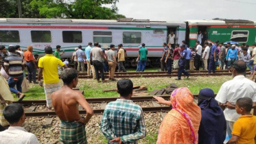 বগি লাইনচ্যুত, ঢাকা-চট্টগ্রাম ট্রেন চলাচল বন্ধ