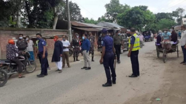 হিলিতে স্বাস্থ্যবিধি না মানায় ১৬ পথচারীকে জরিমানা