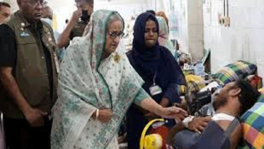 আহতদের দেখতে পঙ্গু হাসপাতালে গেলেন প্রধানমন্ত্রী