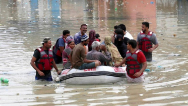 ভয়াবহ বন্যায় বিপর্যস্ত পাকিস্তান ও ইরান