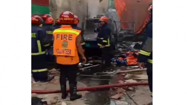 রূপগঞ্জে দুই প্রার্থীর সমর্থকদের মধ্যে সংঘর্ষ, গাড়িতে আগুন