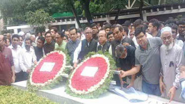 বঙ্গবন্ধুর সমাধিতে স্বাচিপের শ্রদ্ধা ও বিনামূল্যে চিকিৎসা সেবা প্রদান