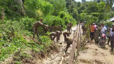 পাহাড়ধসে যোগাযোগ বন্ধ, সাজেকে আটকা ৫ হাজার পর্যটক