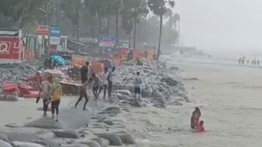 দুর্যোগপূর্ণ আবহাওয়ায় পটুয়াখালীতে জনজীবন বিপর্যস্ত