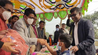 তেতুলিয়ায় শীতার্তদের মাঝে স্বেচ্ছাসেবক লীগের শীতবস্ত্র বিতরণ