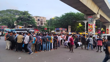 শিক্ষা ভবন থেকে সরে শাহবাগে অবস্থান শিক্ষার্থীদের