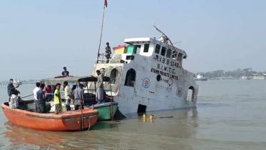 পশুর নদে ডুবে যাওয়া কার্গো জাহাজ থেকে কয়লা উত্তোলন শুরু