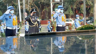শিখা অনির্বাণে ভারতীয় বিমান বাহিনী প্রধানের পুস্পস্তবক অর্পণ