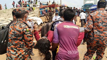 ভয়ঙ্কর ঈদযাত্রা : ফেরিতে পদদলিত হয়ে নিহত ৬