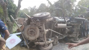 সলঙ্গায় যাত্রীবাহী বাস-পিকআপ সংঘর্ষে হতাহত ৩