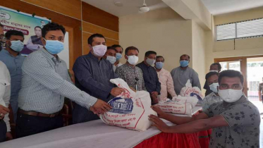 সীতাকুণ্ডে পরিবহন শ্রমিকদের মাঝে এমপি দিদারের উপহার