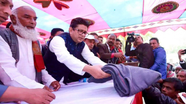 ময়মনসিংহে স্বেচ্ছাসেবক লীগের শীতবস্ত্র বিতরণ