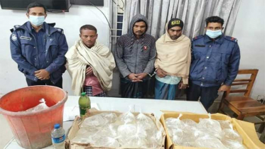 সরাইলে দেশিয় চোলাই মদসহ গ্রেফতার ৩  