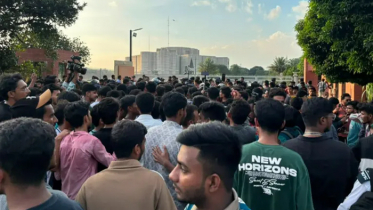 সায়েন্সল্যাব থেকে সংসদ ভবনের পাশে অবস্থান শিক্ষার্থীদের সায়েন্সল্যাব থেকে সংসদ ভবনের পাশে অবস্থান শিক্ষার্থীদের