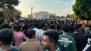 সায়েন্সল্যাব থেকে সংসদ ভবনের পাশে অবস্থান শিক্ষার্থীদের