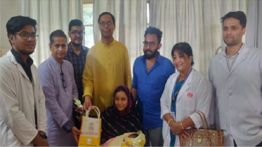 ৭৬ নবজাতকের মাঝে প্রধানমন্ত্রীর শুভেচ্ছা উপহার দিল সেচ্ছাসেবক লীগ