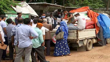 লকডাউনের মধ্যেও টিসিবির পণ্য বিক্রি চলছে