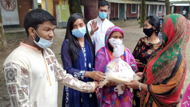 ঠাকুরগাঁওয়ে অসহায়দের মাঝে ঈদ উপহার বিতরণ
