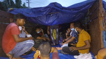 স্বাস্থ্যঝুঁকি নিয়ে ঠাকুরগাঁও থেকে ঢাকা ফিরছেন গার্মেন্টসকর্মীরা