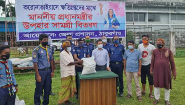 প্রধানমন্ত্রীর খাদ্য সহায়তা পেল ঠাকুরগাঁওয়ের ৩০০ অটোচালক