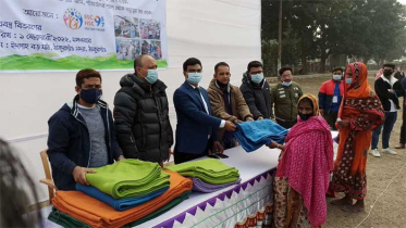 ঠাকুরগাঁওয়ে অসহায় মানুষের মাঝে শীতবস্ত্র বিতরণ