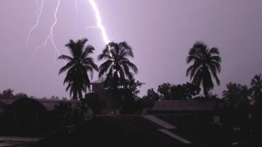 উঠানে খেলছিল সহোদর দুই শিশু, বজ্রপাতে মৃত্যু