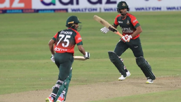 নাথান এলিসের হ্যাট্রিকে ১২৭ রানে থামল বাংলাদেশ