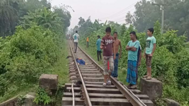 ট্রেনের নিচে ঝাঁপ দিয়ে নারীর আত্মহত্যা, প্রাণে বাঁচল সন্তান