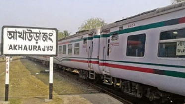 রেললাইনে মদ পান, ট্রেনে কাটা পড়ে যুবক-যুবতীর মৃত্যু