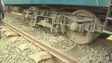 বনলতা এক্সপ্রেসের বগি লাইনচ্যুৎ, চলাচল বন্ধ