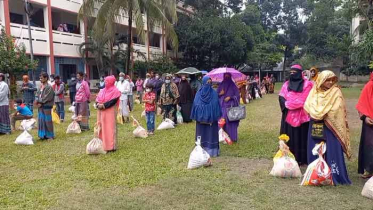 রাজবাড়ীতে ২০০ দরিদ্র পরিবারের মাঝে চাল বিতরণ