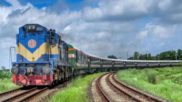 শতভাগ যাত্রী নিয়ে ট্রেন চলাচল