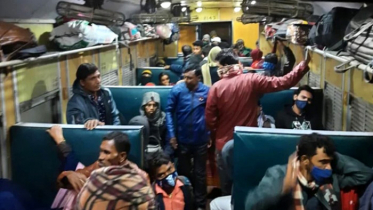ট্রেনে স্ট্যান্ডিং টিকিট বিক্রি শুরু