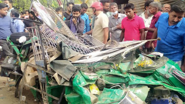 চট্টগ্রামে ট্রেনের সঙ্গে ত্রিমুখী সংঘর্ষে পুলিশসহ নিহত ৩